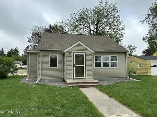 307 5th Ave S, Clear Lake, SD 57226