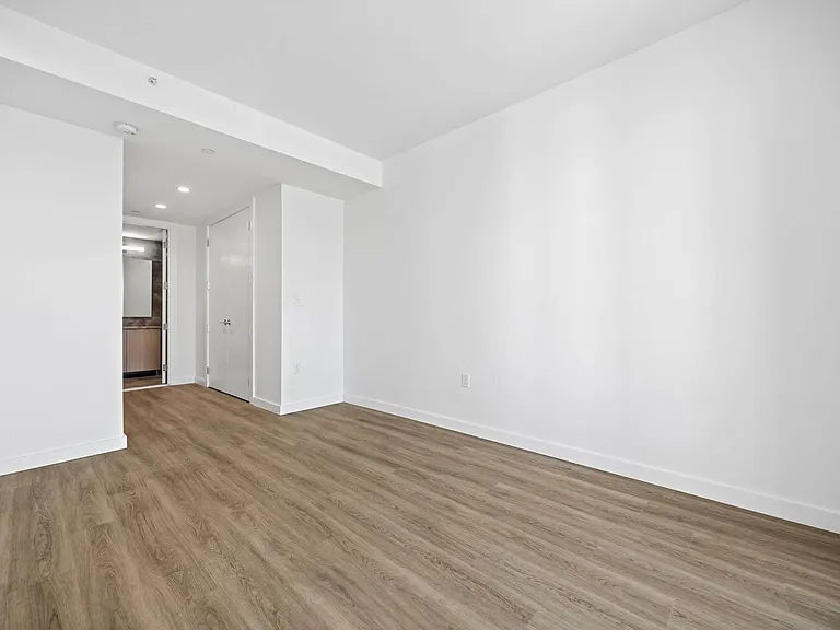 100 Sullivan Pl #504 — Photo 14