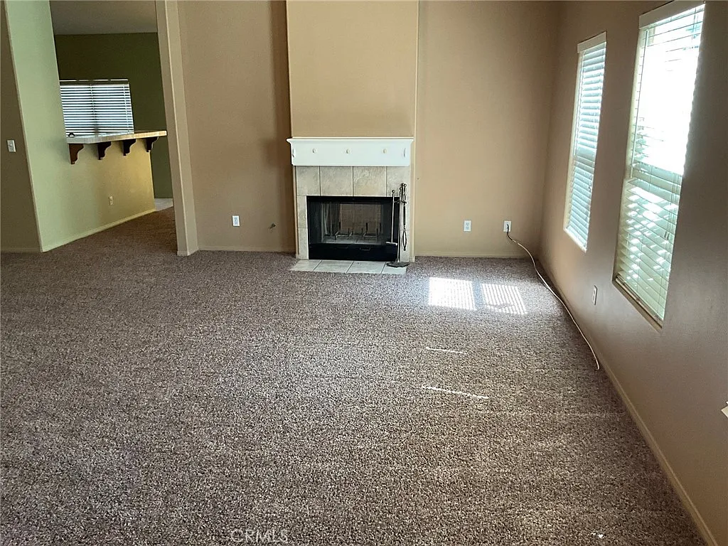 4 bed, 1956 sqft, $3,200 — Photo 4