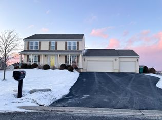 4458 Tabitha Creek Dr, Syracuse, NY 13215