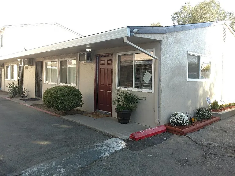 Carabay Apartments - Gated Community Featuring 1 and 2 Bedroom Apartments! — Photo 13