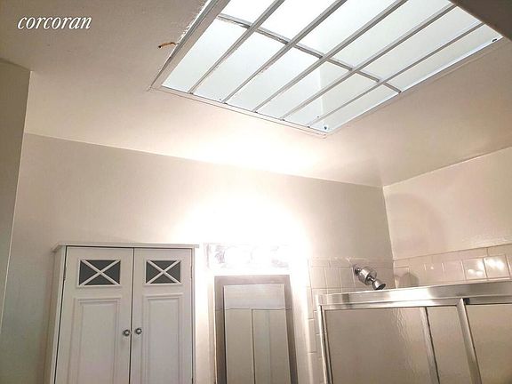 4th image of 311 E 78th St #4B