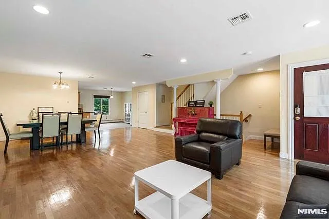 3 bed, 3.5 bath, 1960 sqft, $4,950 — Photo 3
