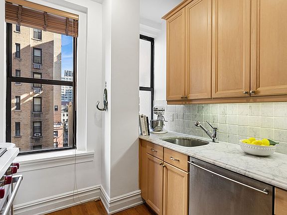 4th image of 500 W End Ave APT 6E