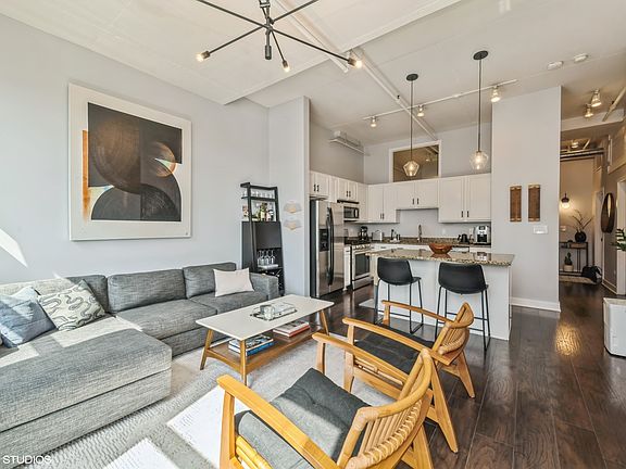 5th image of 740 W Fulton St APT 1306