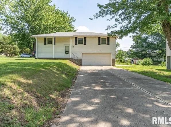 14708 N Grandview Dr, Chillicothe, IL 61523