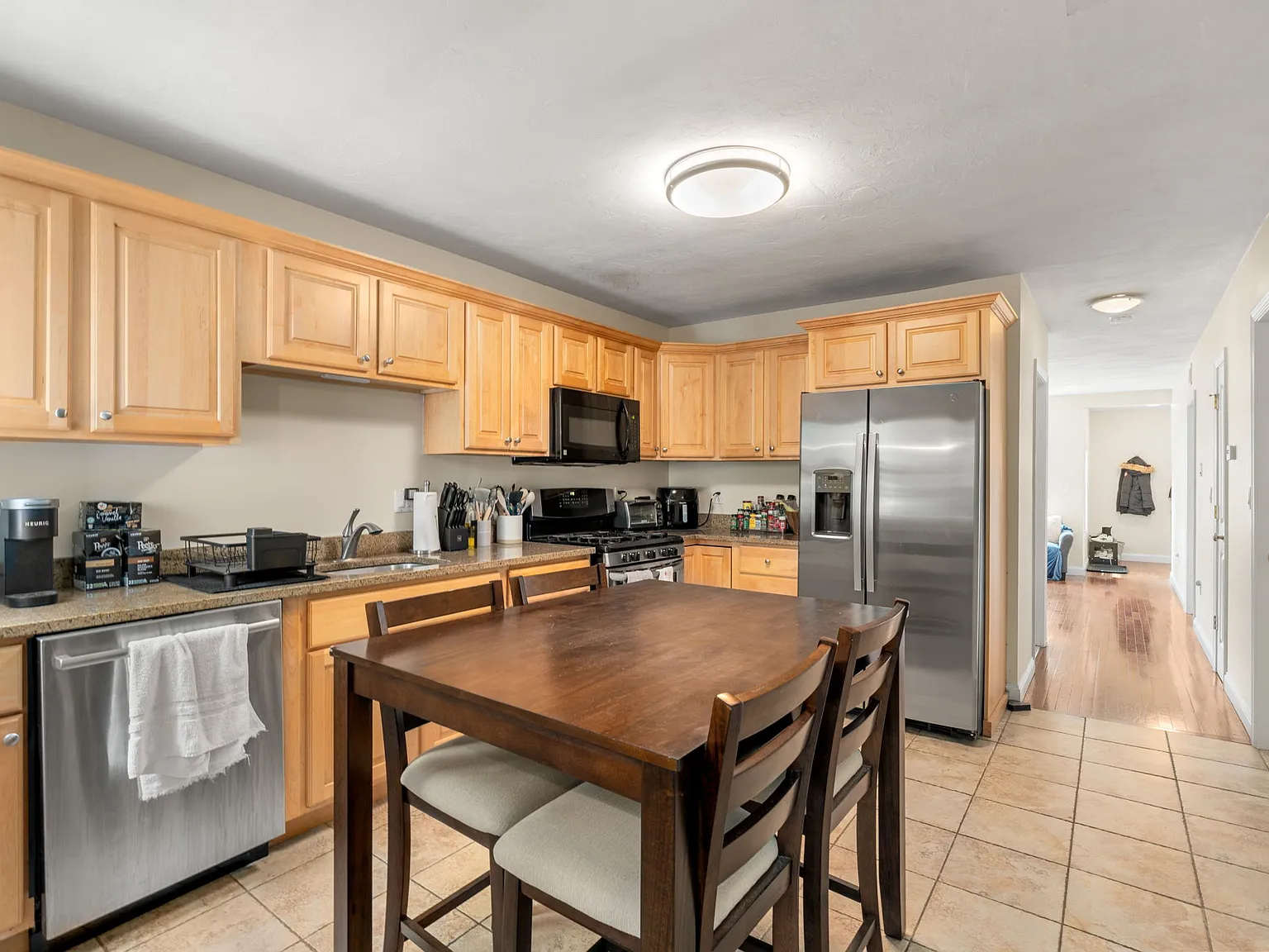 3 bed, 1200 sqft, $4,200 — Photo 2