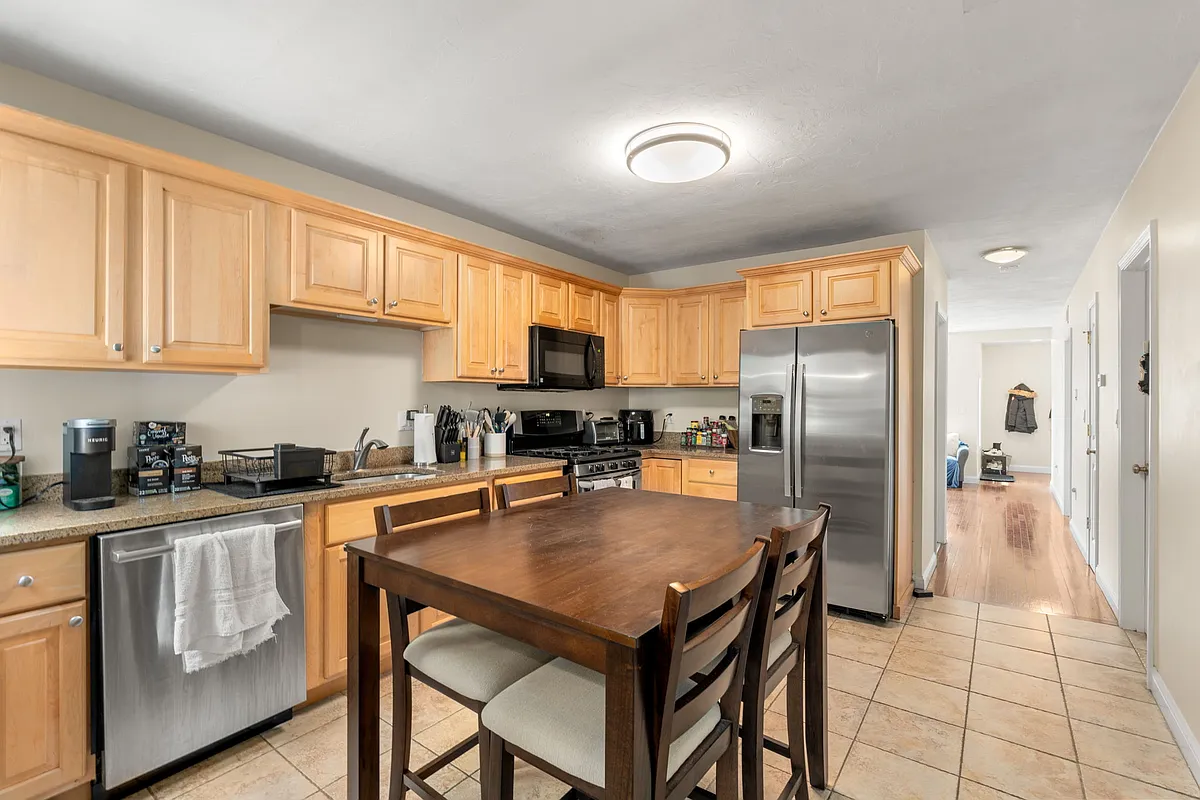 Building Photo - 93 Kilsyth Rd #1