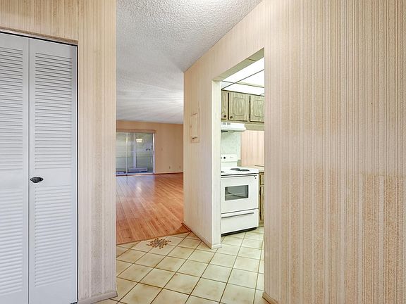 5th image of 204 Lake Helen Drive #204