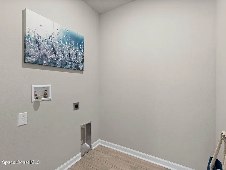 775 Simeon Dr — Photo 11