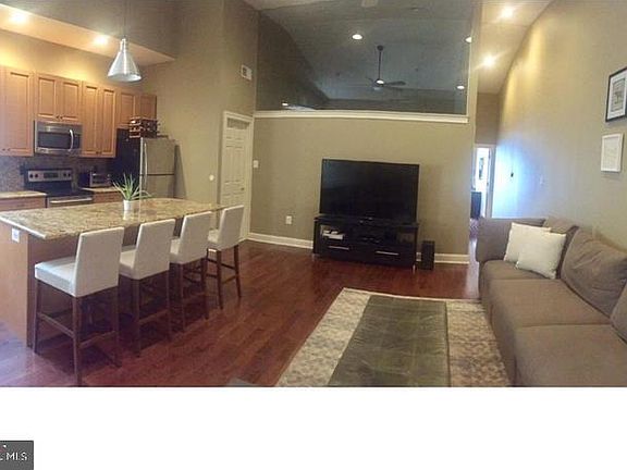 4th image of 6-10 S Strawberry St #16