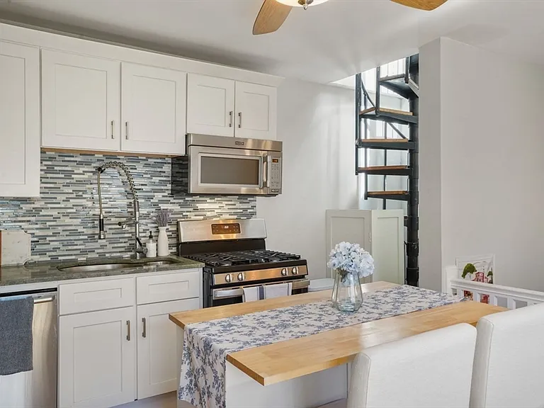 79 Pearl St #3 — Photo 8