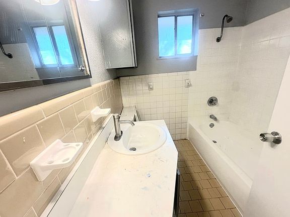 2nd image of 4321 Baldwin St #111