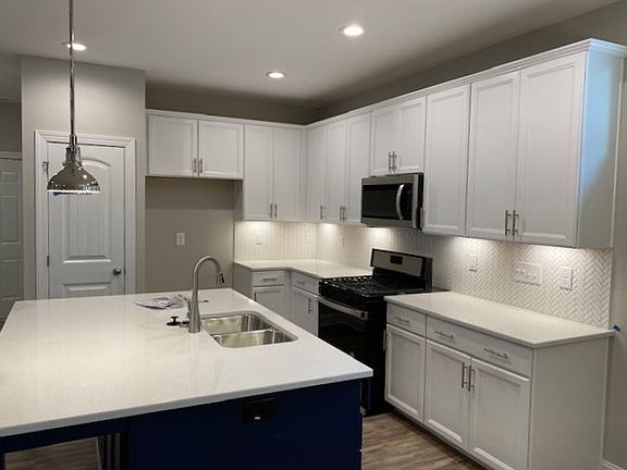 The Tucker 629 Midnight Moon Drive Bright White Kitchen