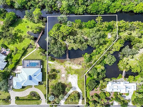 3rd image of 182 Cocohatchee BLVD