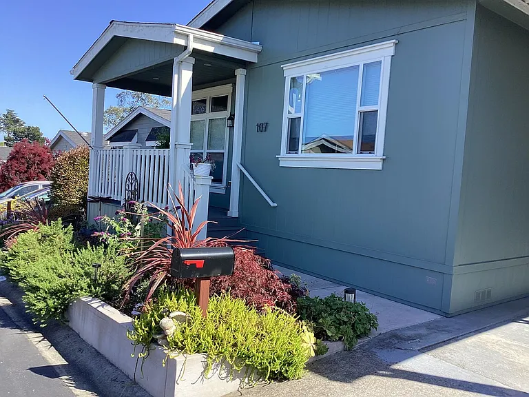 2435 Felt St #107 — Photo 3