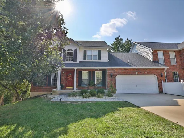 821 Woodsedge Dr, Maryville, IL 62062