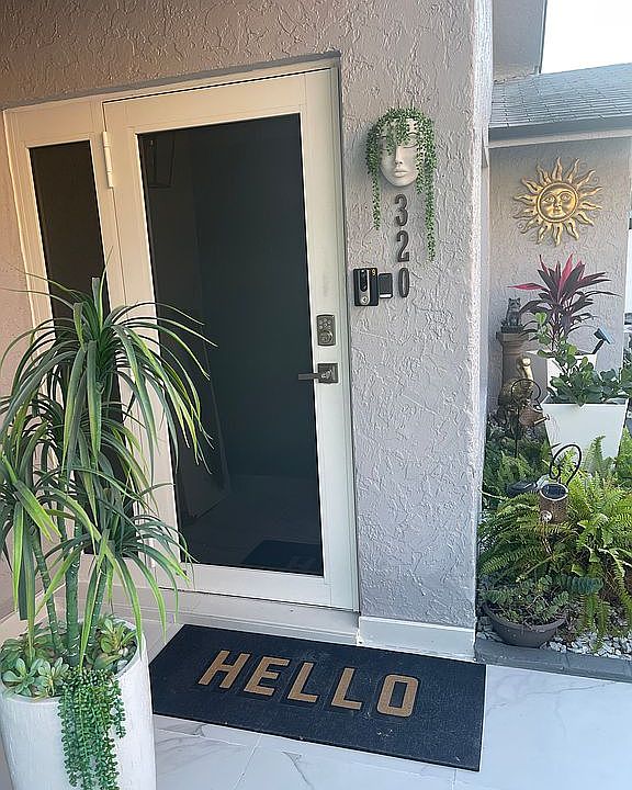 1st image of 320 SW 116th Ct