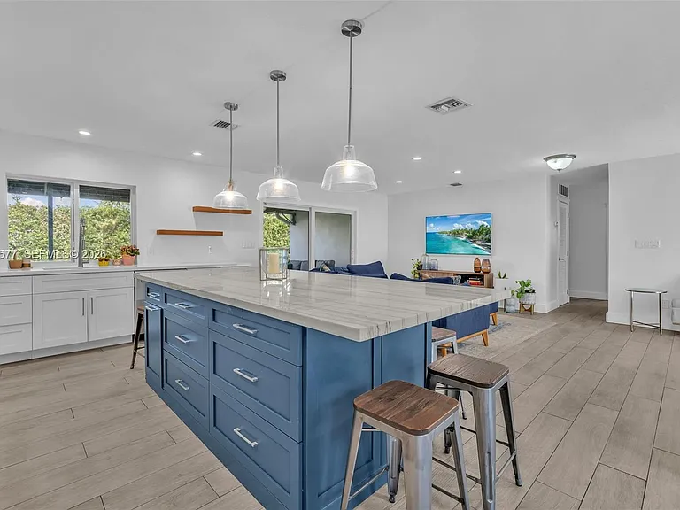 1807 SW 102nd Pl — Photo 12