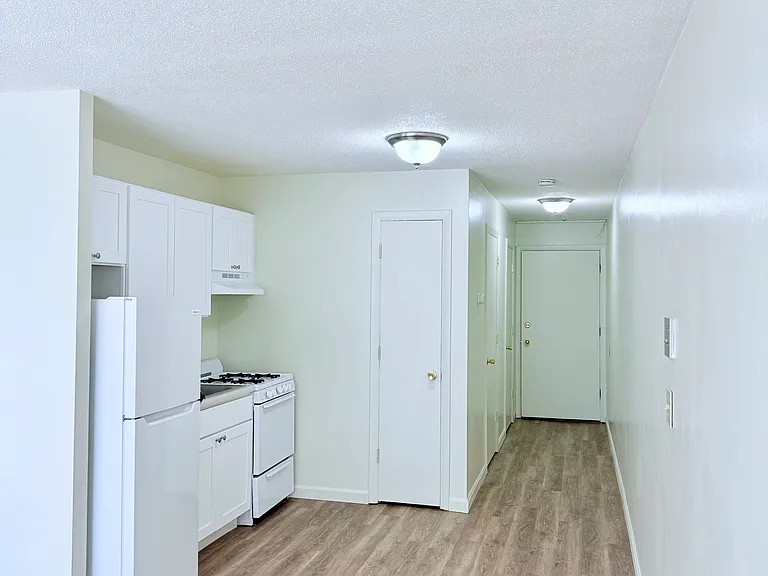 East Bay Apartments — Photo 12