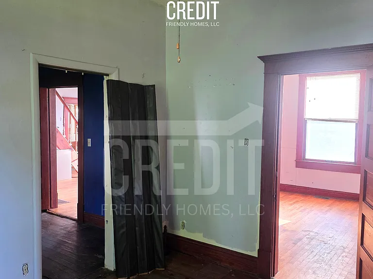 135 E Pine St — Photo 3
