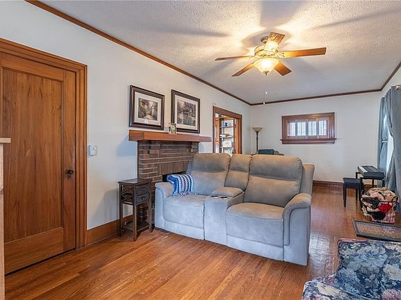 5th image of 2437 Auburn Ave