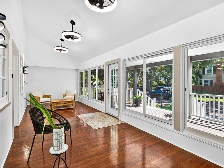 1330 Cherry St NE — Photo 3