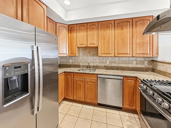 5th image of 613 Monroe St APT 4