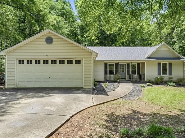 131 Homestead Way, Locust Grove, GA 30248