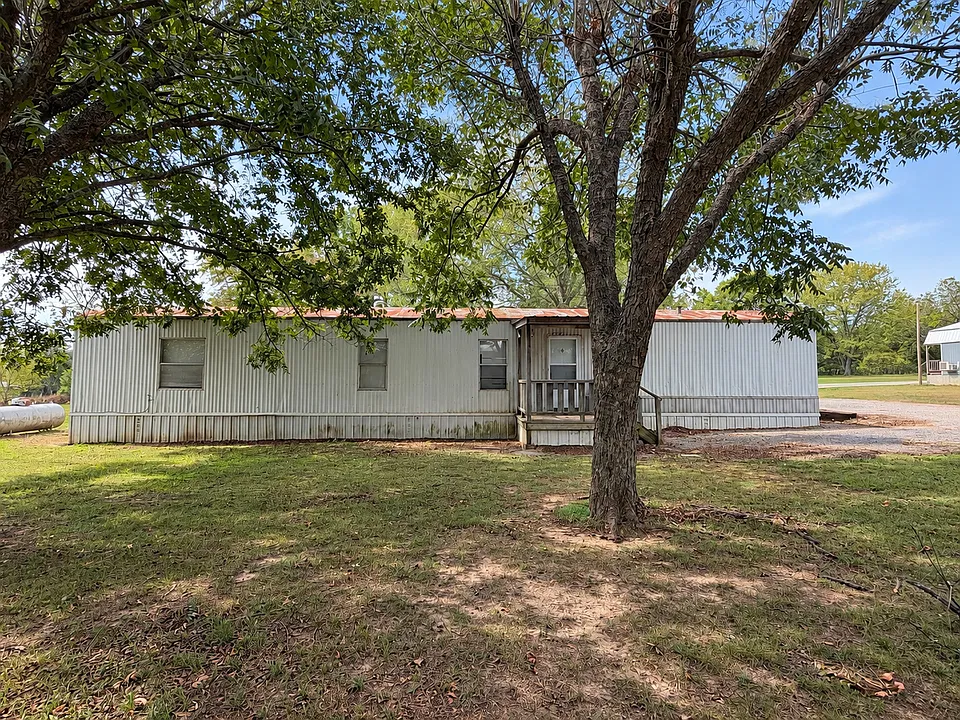 225 Community Dr #3