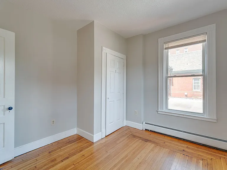 94 Howe St — Photo 9