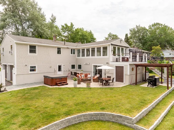 67 Lydon Ln E, Cape Elizabeth, ME 04107