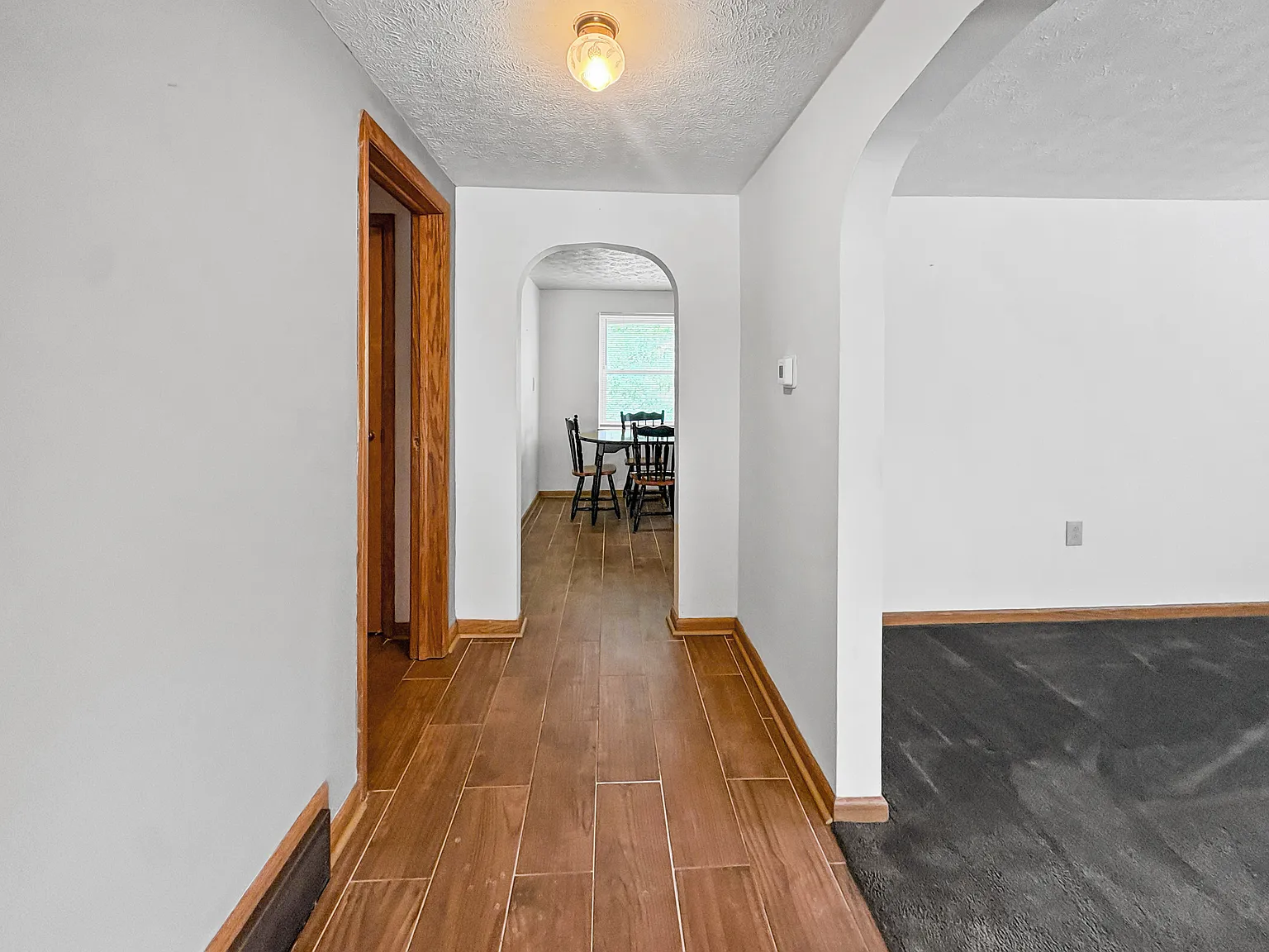 Spacious 3 Bedroom Home ? Convenient Charleston Location! — Photo 2