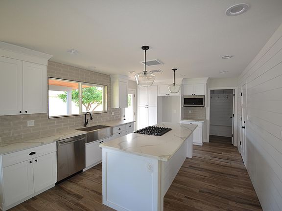 4th image of 2743 E Cinnabar Ave