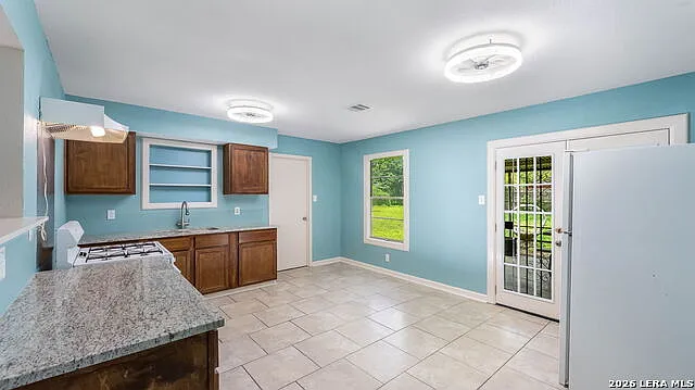 4 bed, 2.0 bath, 1208 sqft, $1,650 — Photo 4