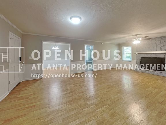 4th image of 3041 Stoneridge Ct NW