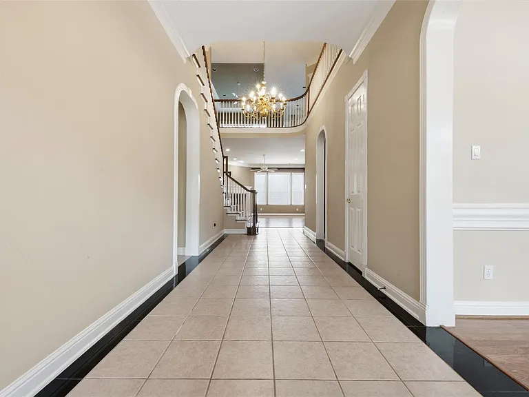 17 Ambleside Crescent Dr — Photo 4