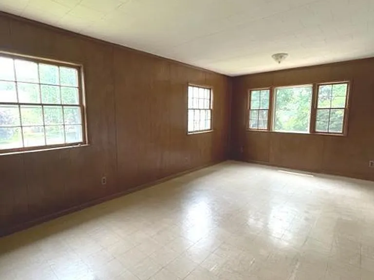 4408 Glenridge St — Photo 17