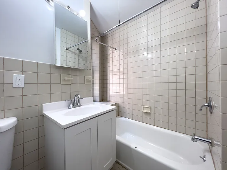 111 S 3rd St #2F — Photo 6