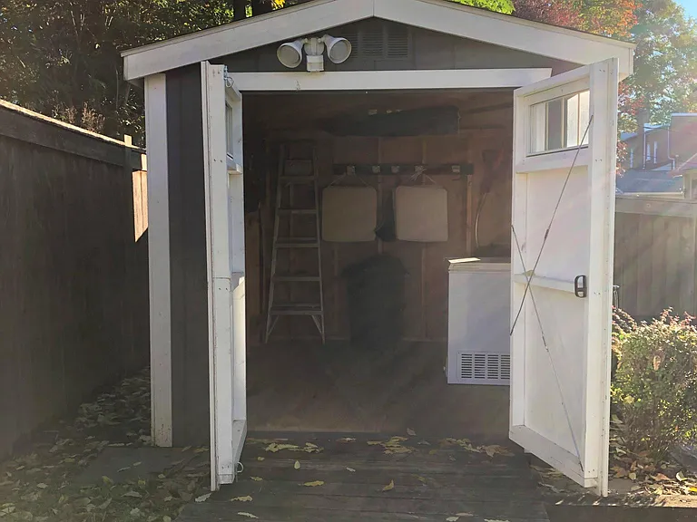 114 E Maple St — Photo 17