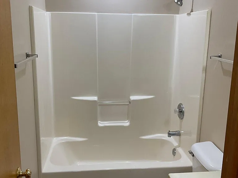 Bath tub/shower and NEW flooring