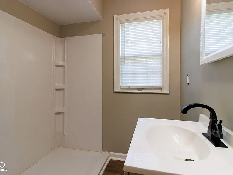 6149 Broadway St — Photo 16