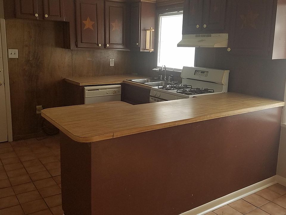 2nd image of 1605 S Moody Blvd