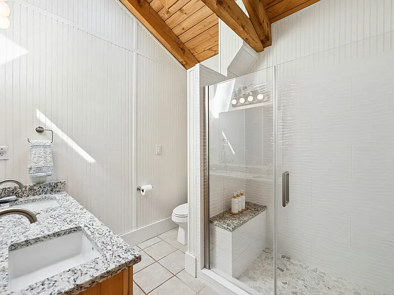 Bathroom (2nd Floor)