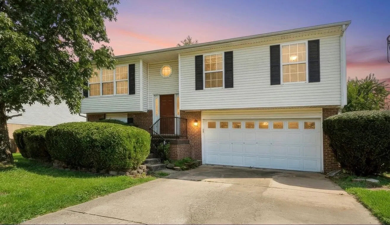 4 bed, 2.5 bath, 1865 sqft, $2,300 — Photo 1