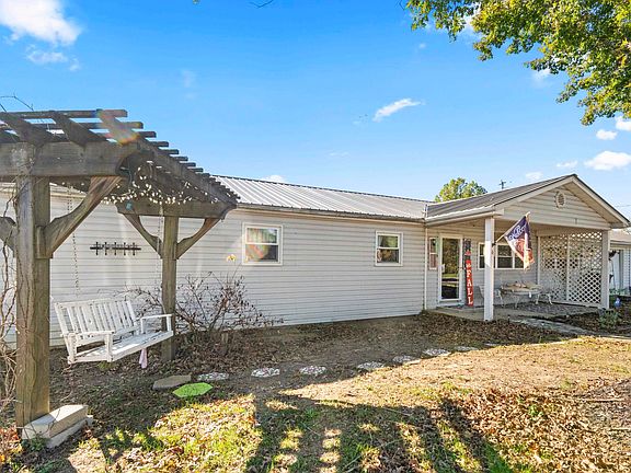 2nd image of 6 Sunrise Ln