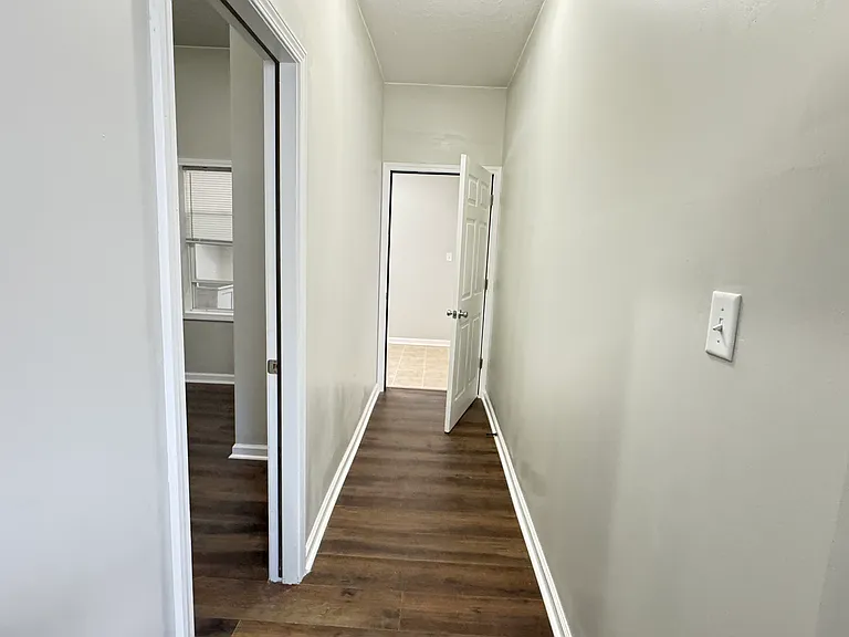 711 W Charles St #2 — Photo 11