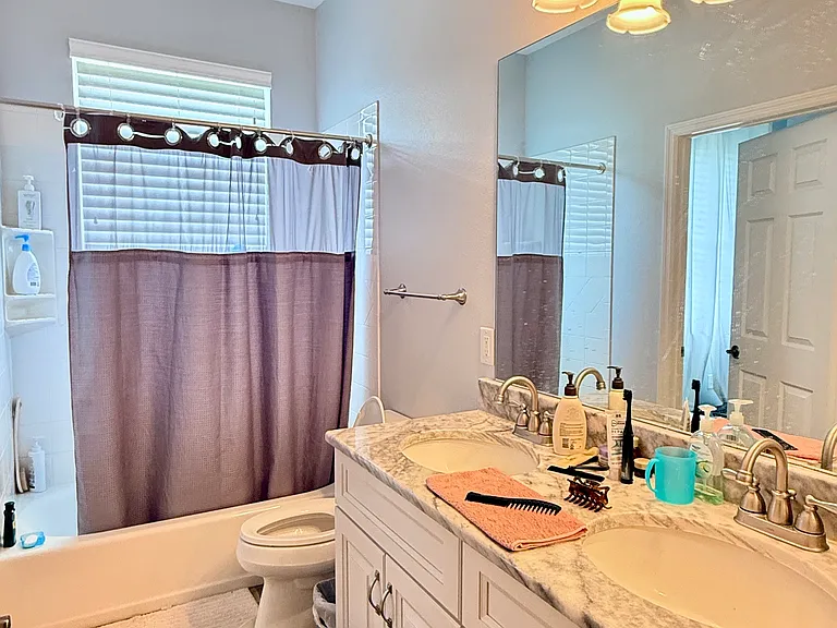 427 Tierra Verde Ln — Photo 3