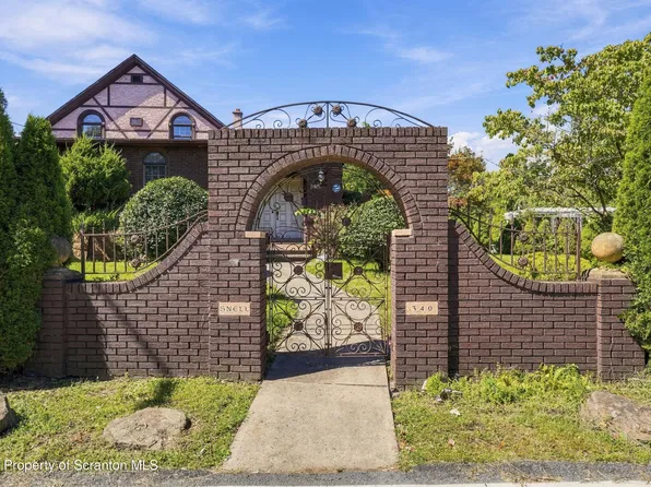 340 Sanderson St, Throop, PA 18512