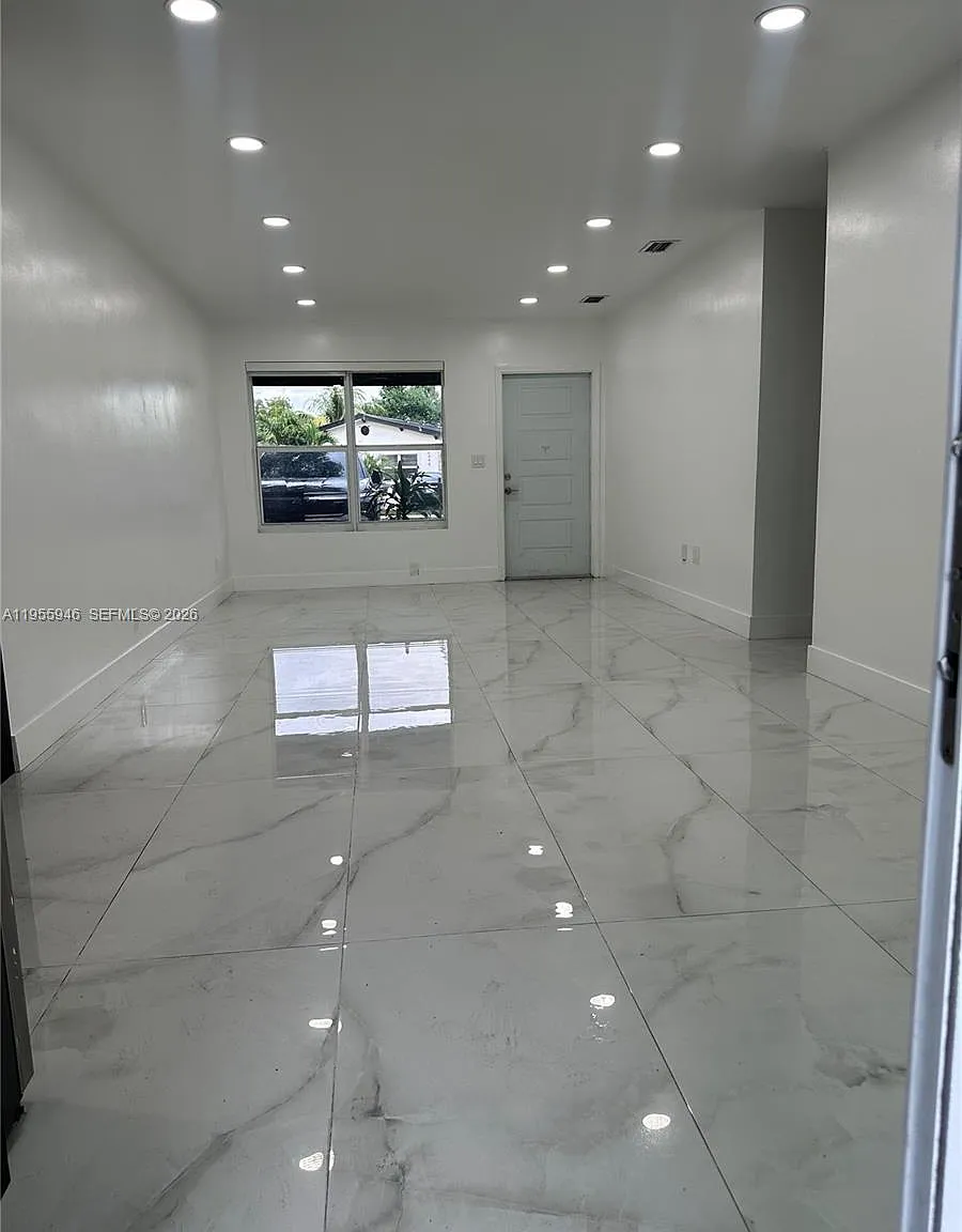 Hollywood Heights Estates — Photo 4